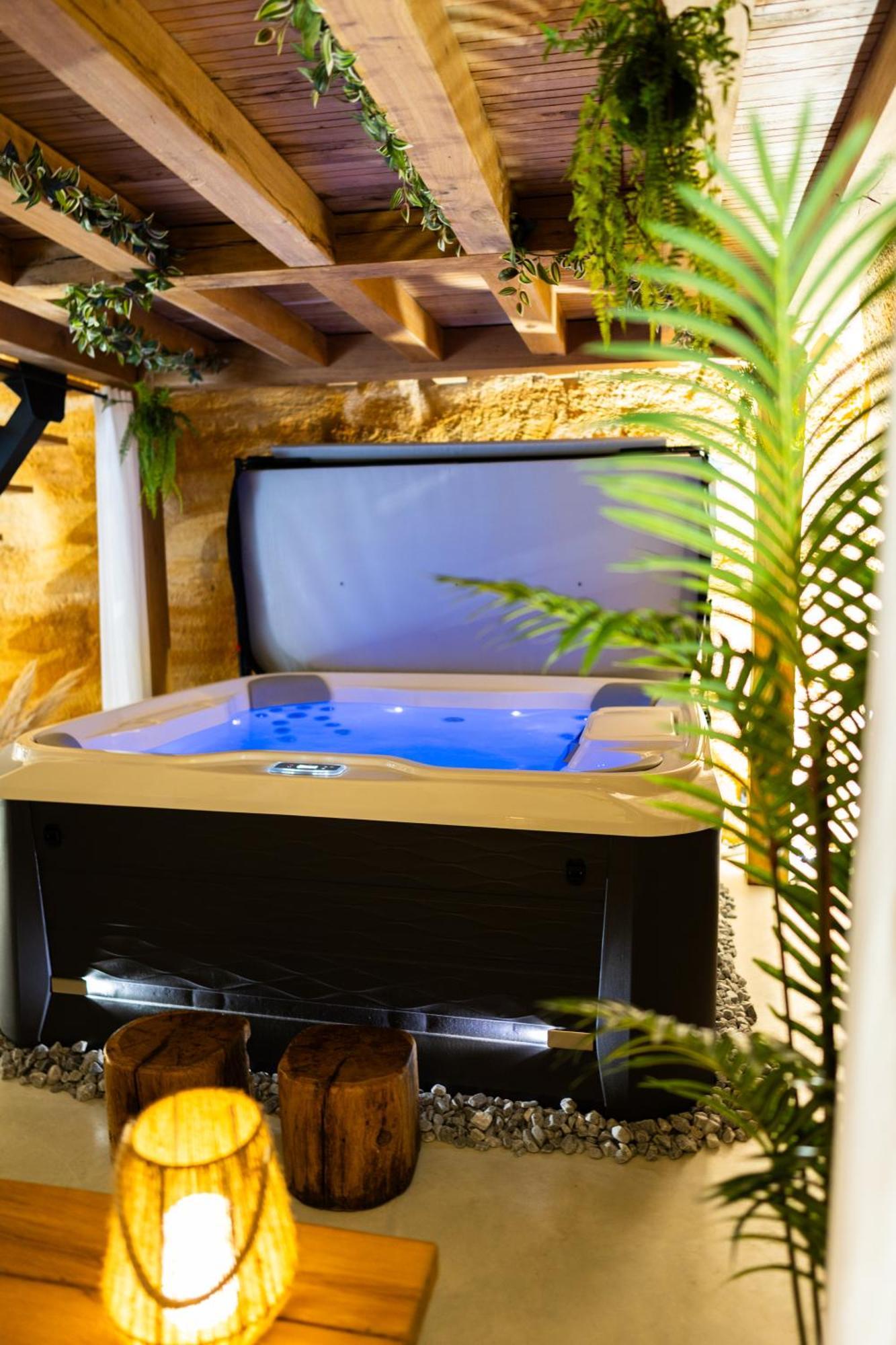 Le Temps Suspendu, Suite Troglodyte Avec Jacuzzi Doué-la-Fontaine Exterior photo